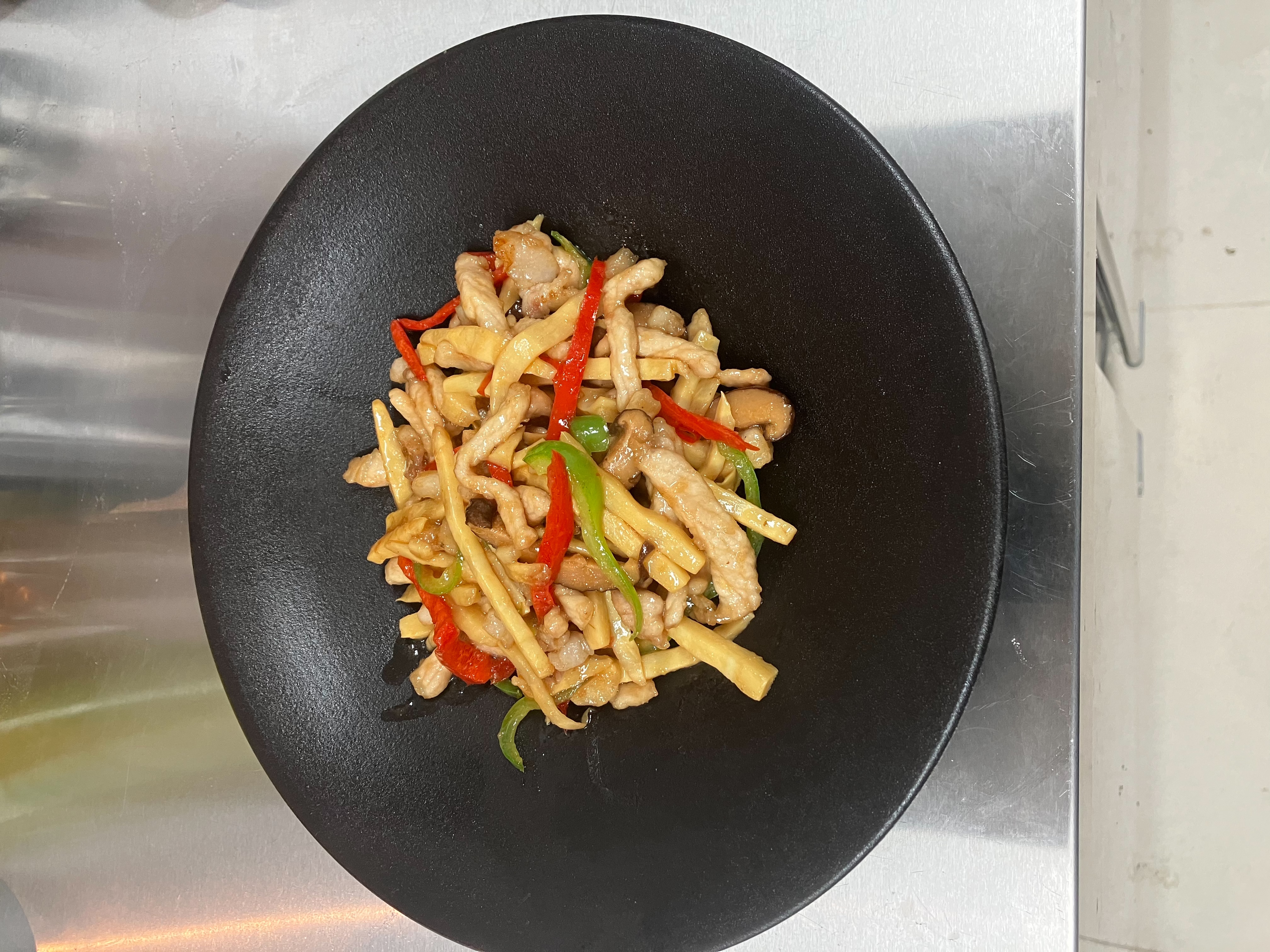 Stir-Fried Pork & Bell Peppers / チンジャオロースー (1/3)