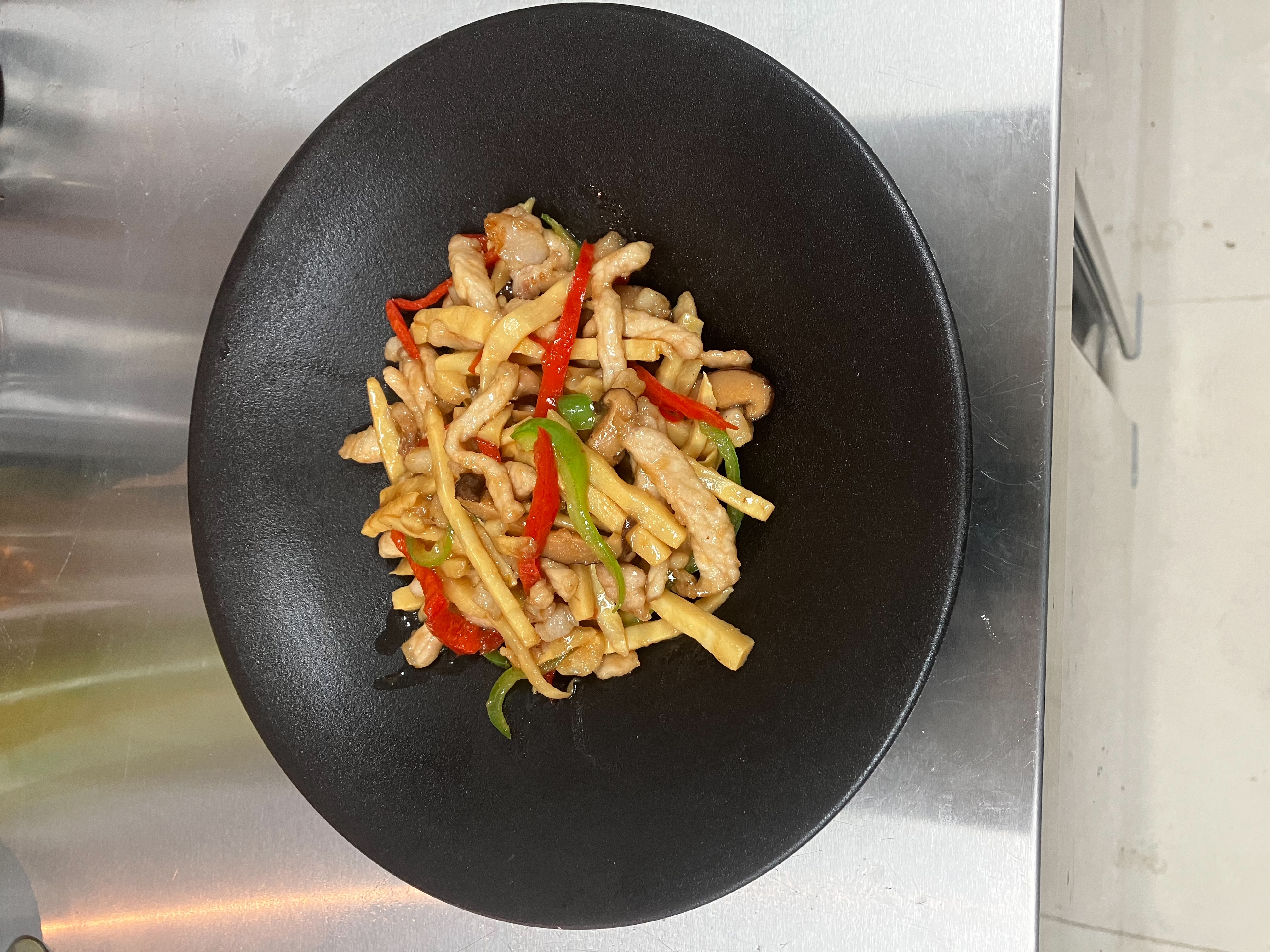 Stir-Fried Pork & Bell Peppers / チンジャオロースー (2/3)