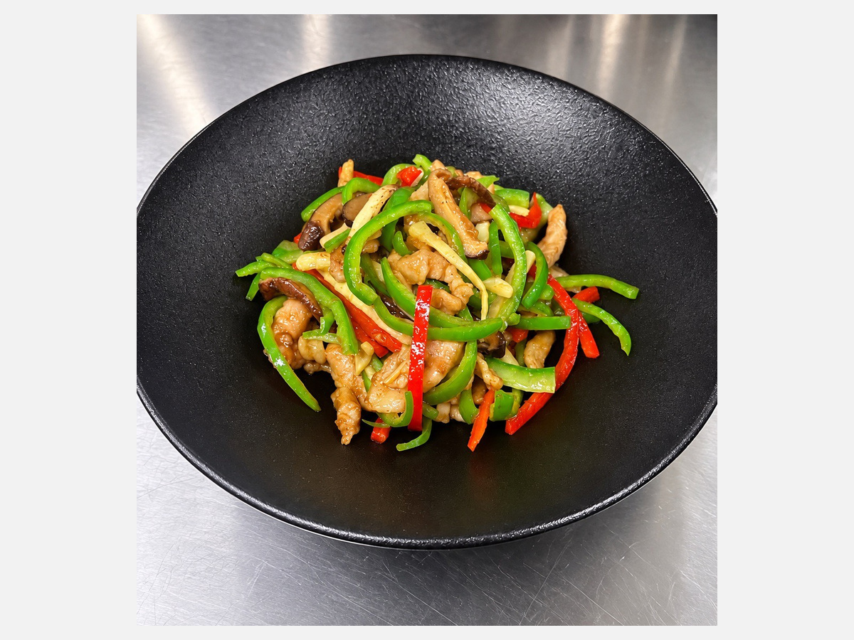Stir-Fried Pork & Bell Peppers / チンジャオロースー (4/4)