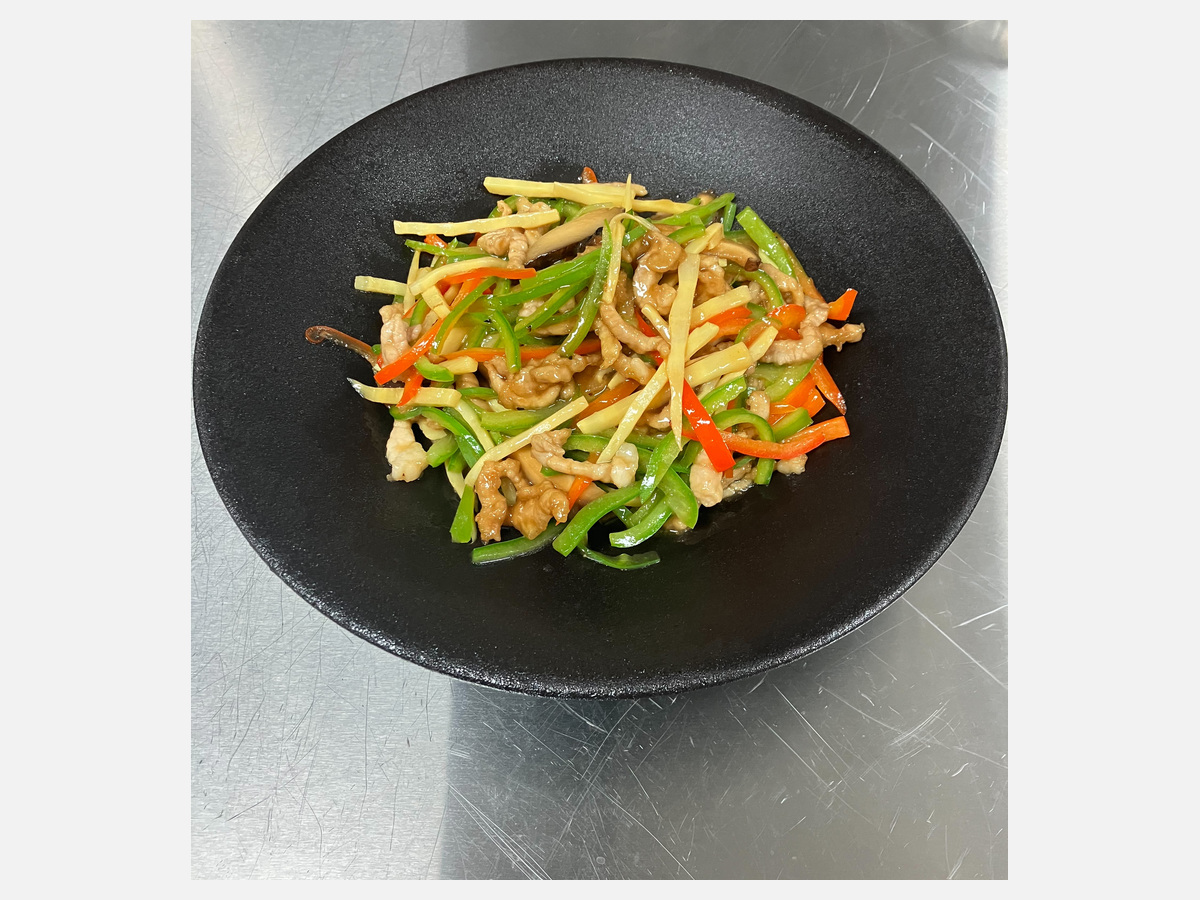 Stir-Fried Pork & Bell Peppers / チンジャオロースー (1/7)