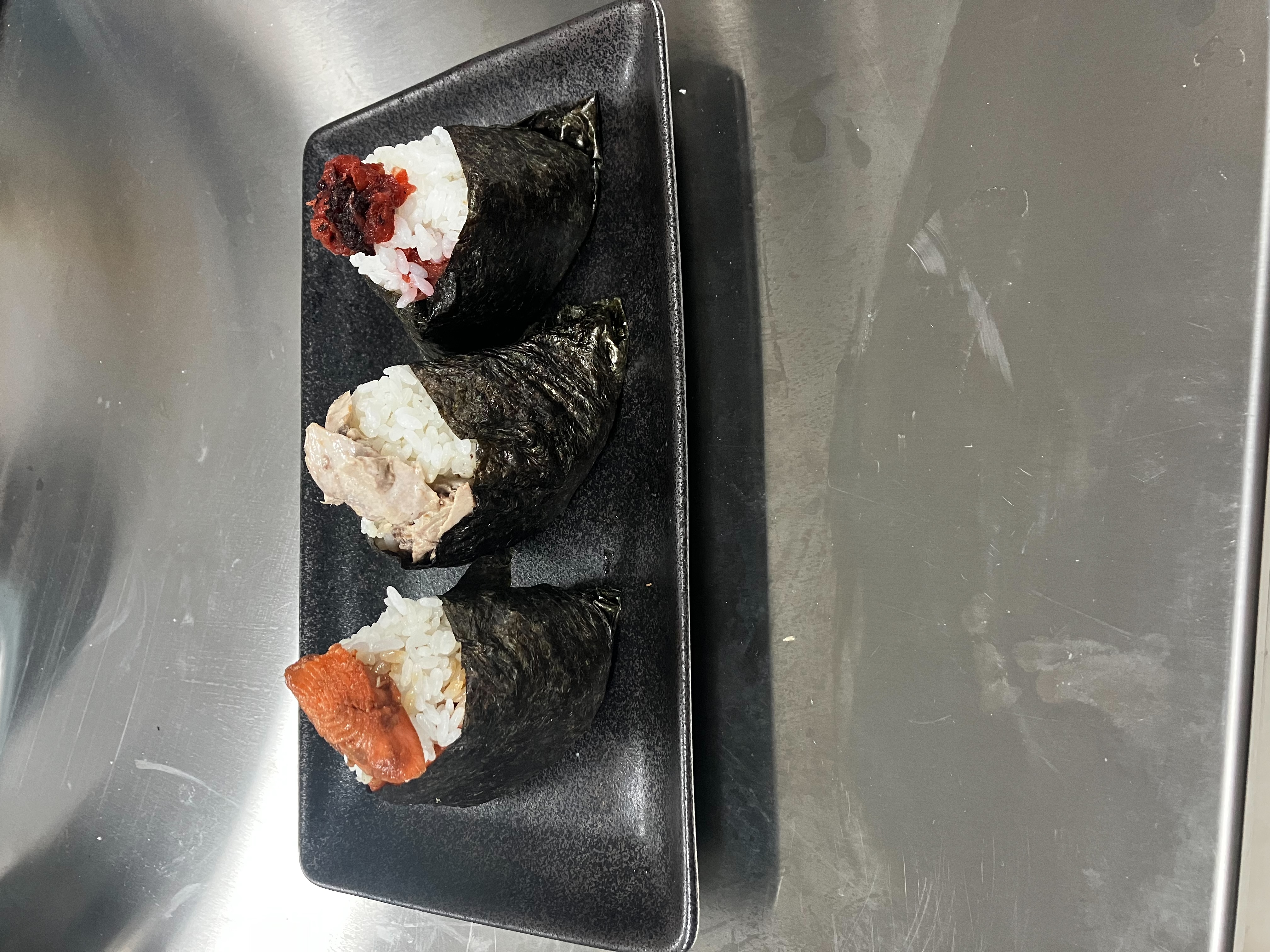 Salmon Onigiri / 鮭 (1/2)