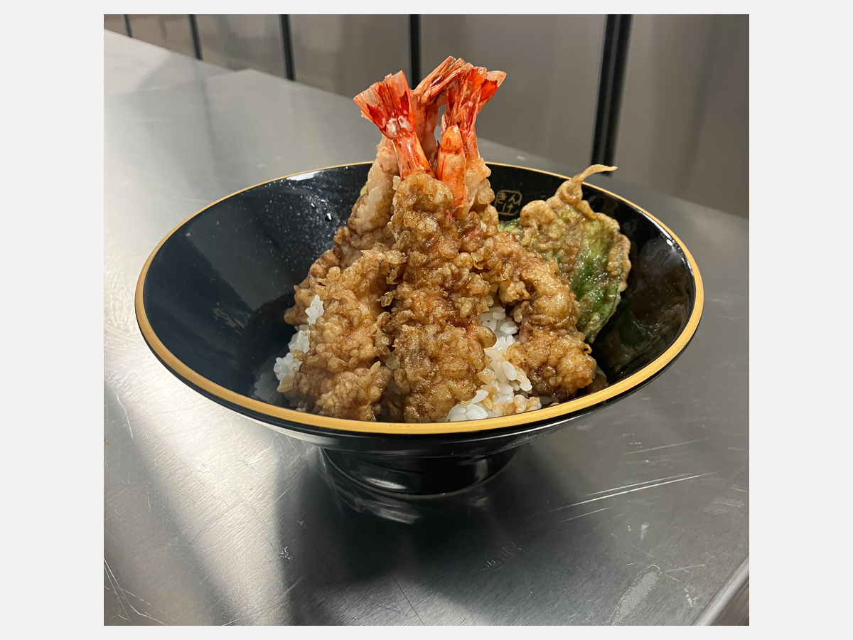 Jumbo Shrimp Tendon / 大エビ天丼 (1/4)