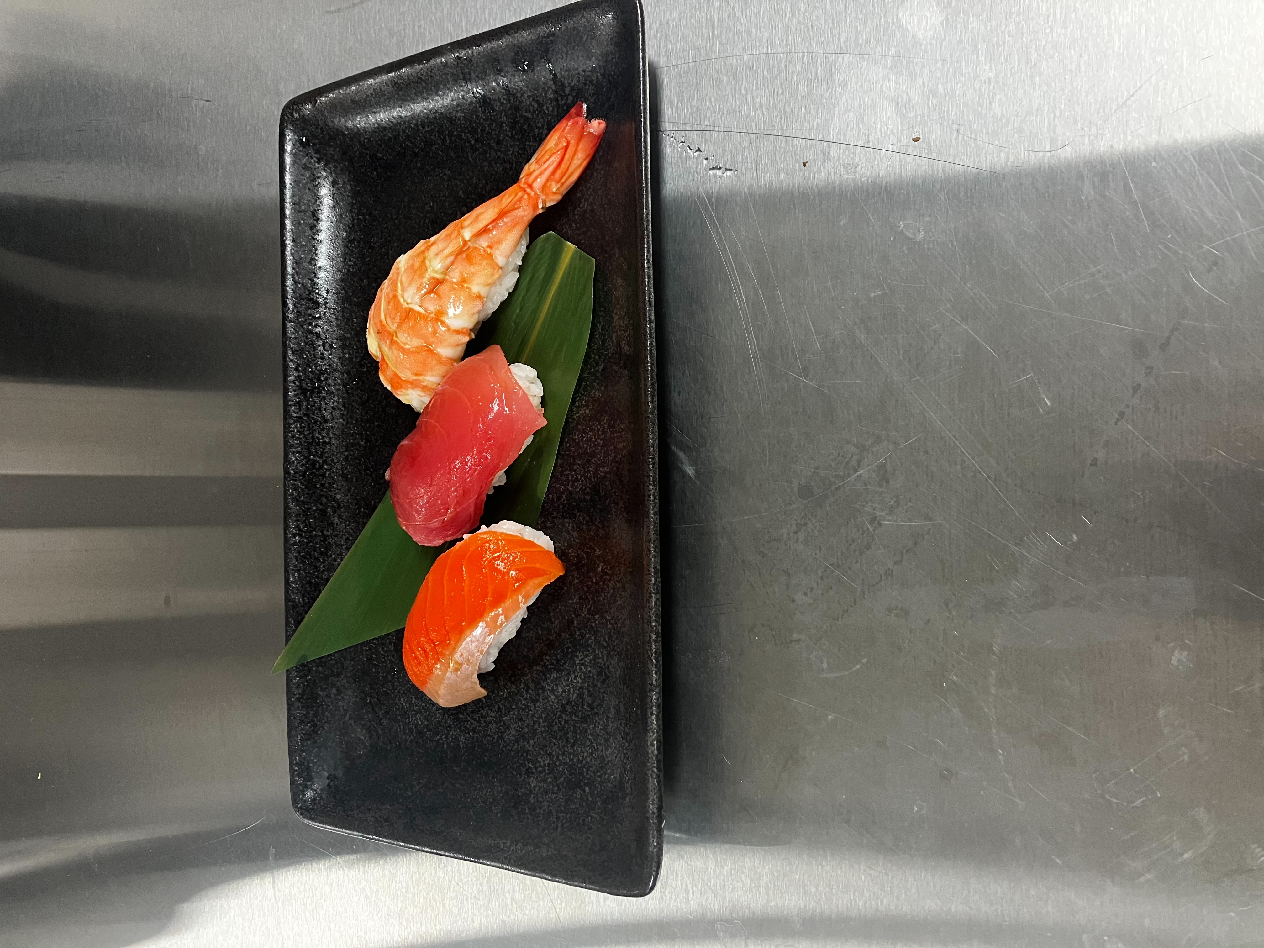 Assorted Sushi / 盛り合わせ (1/2)