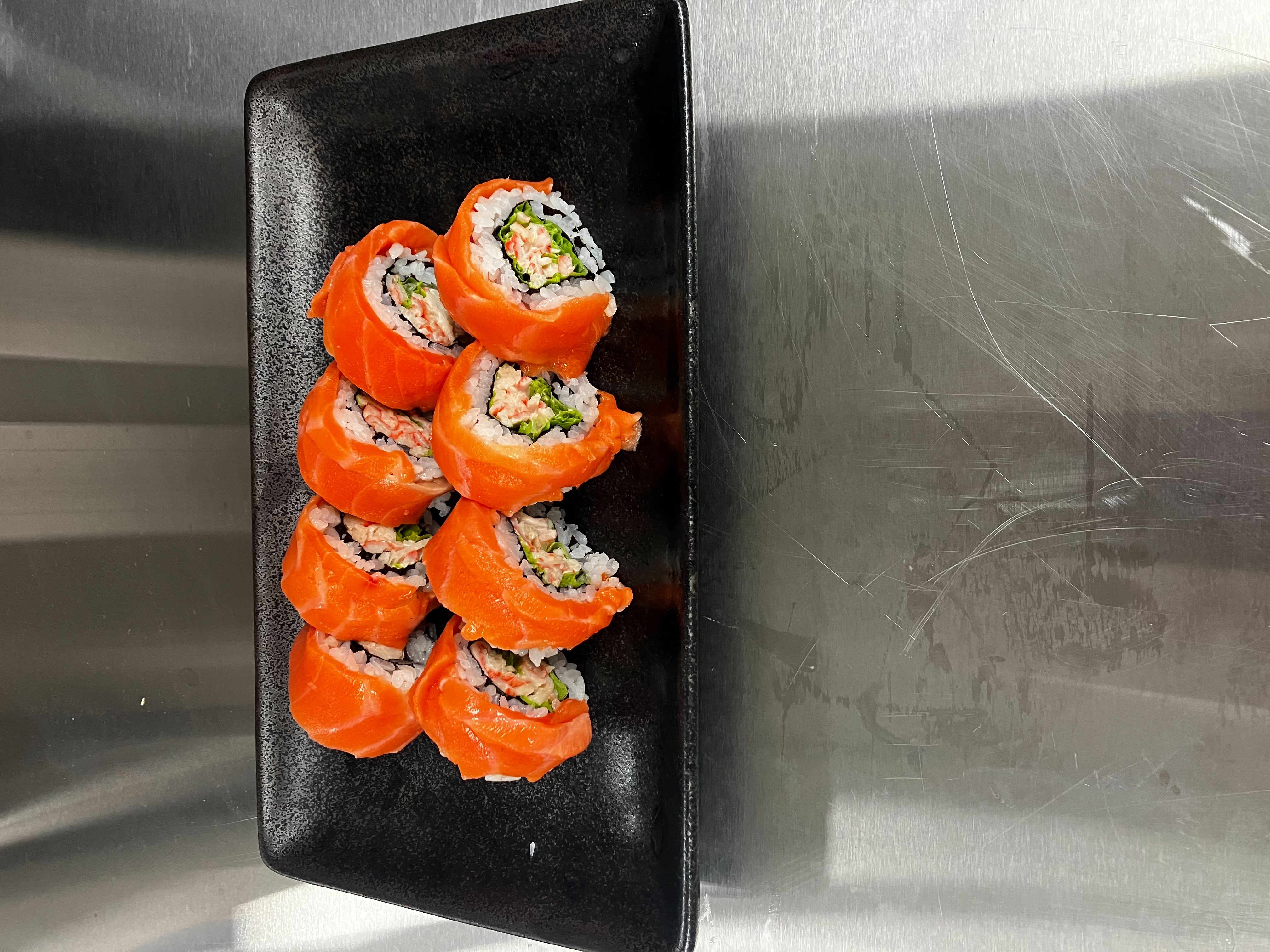 Salmon Roll / サーモンロール (1/2)