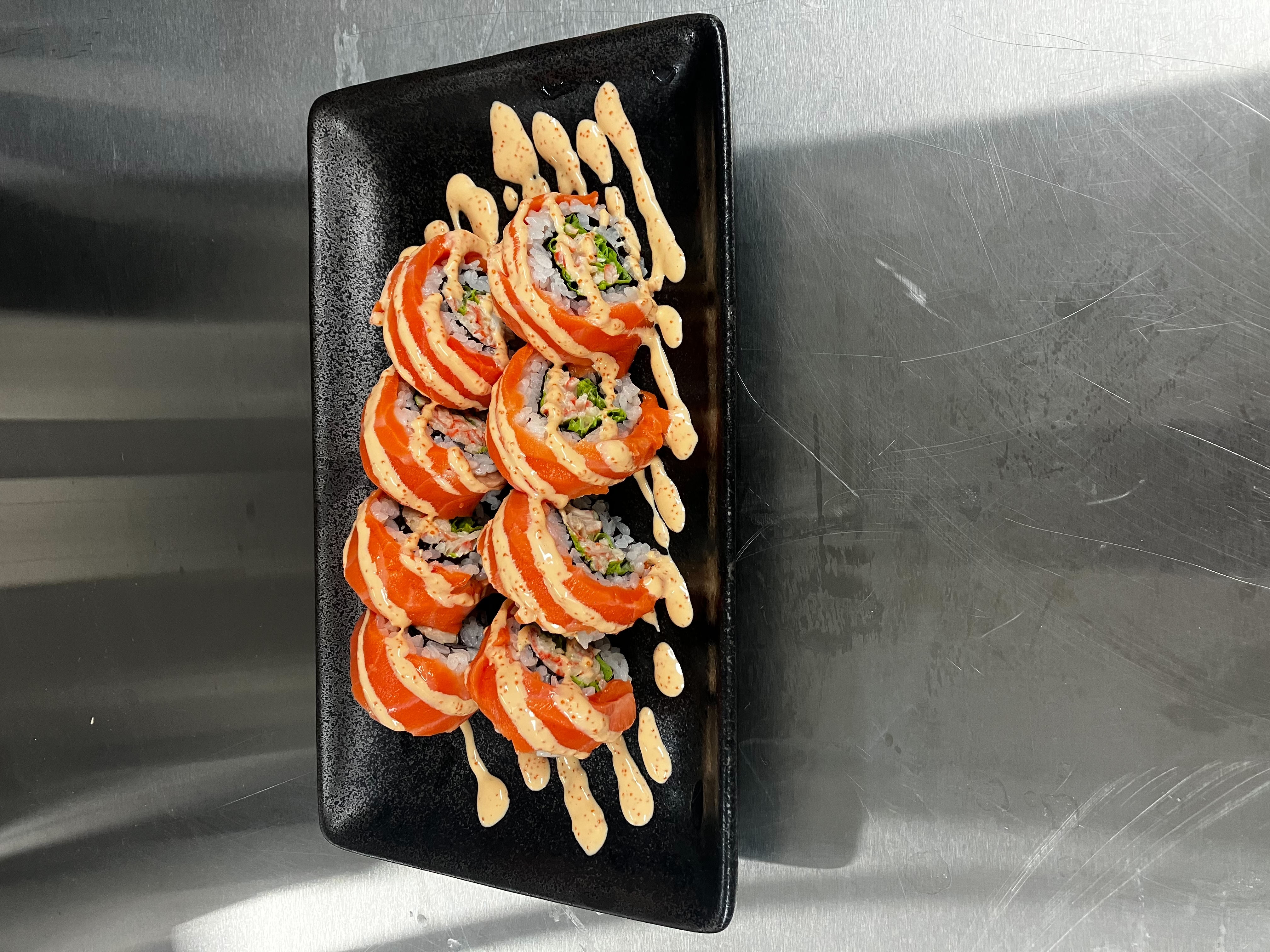 Salmon Roll / サーモンロール (2/2)